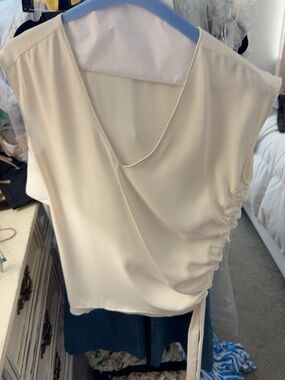 Amanda Uprichard Cream Sleeveless V-Neck Top with Side Ruched Tie